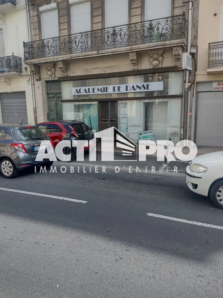 Local commercial à vendre de 107 m² avec courette à Béziers