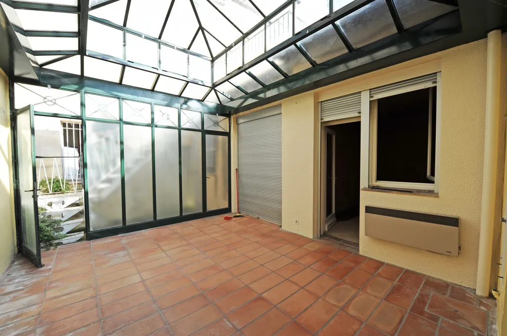 Avignon intra muros, villa avec dépendance et garages sur jardin   