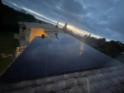 Installation de panneaux solaires photovoltaïques à Régusse dans le Var 