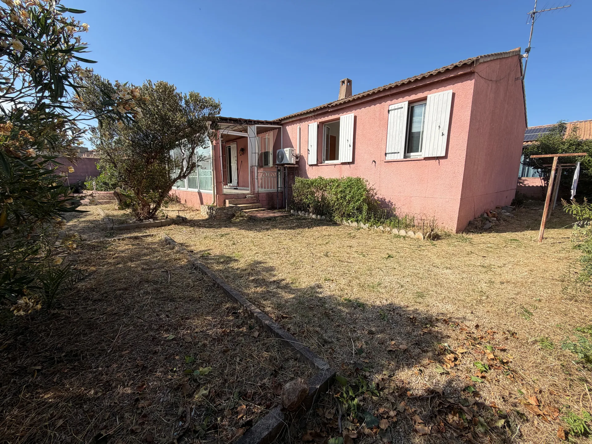 Maison T5 de 100 m² à BERRE L'ETANG avec jardin et garage