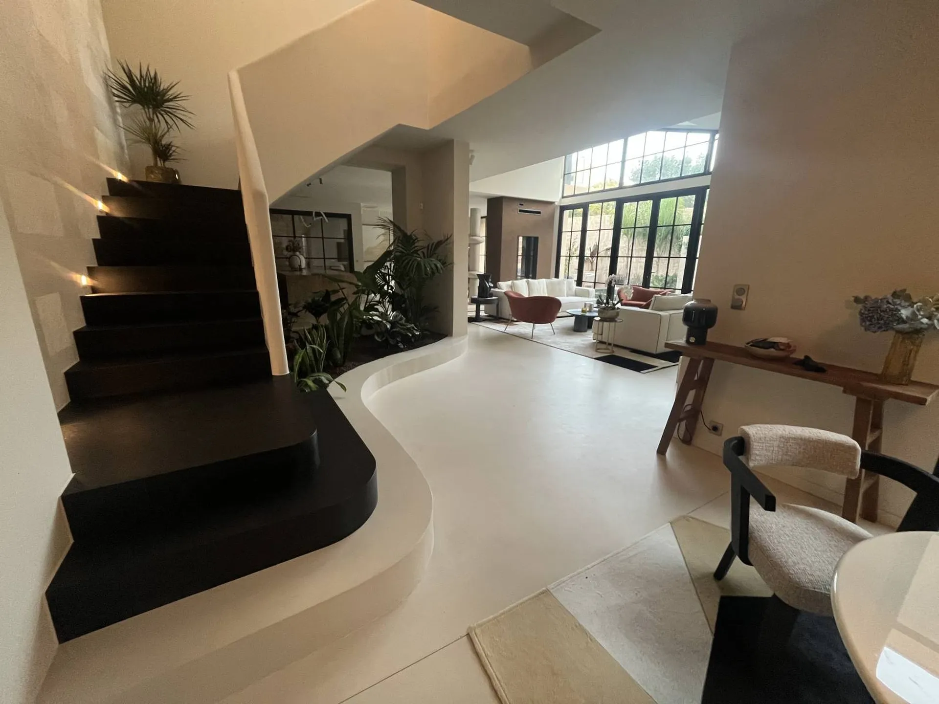 béton ciré taloché pour projets architecturaux haut de gamme à Sanary près de Bandol dans le Var