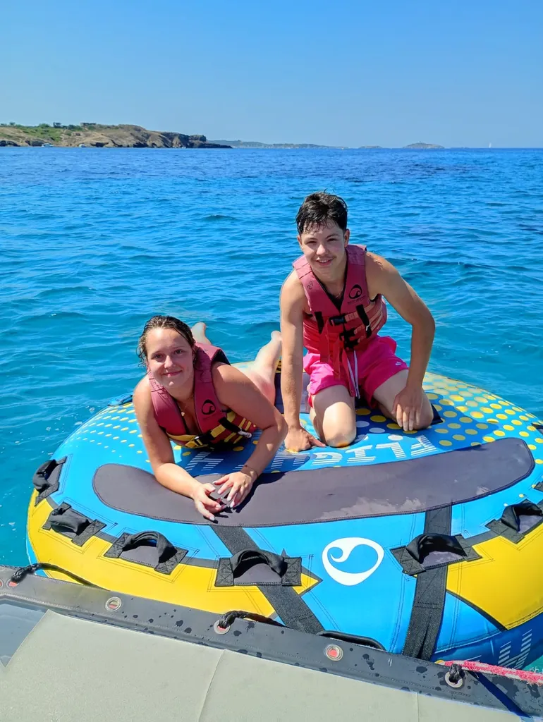Activité nautique proche sanary sur mer parachute bouée