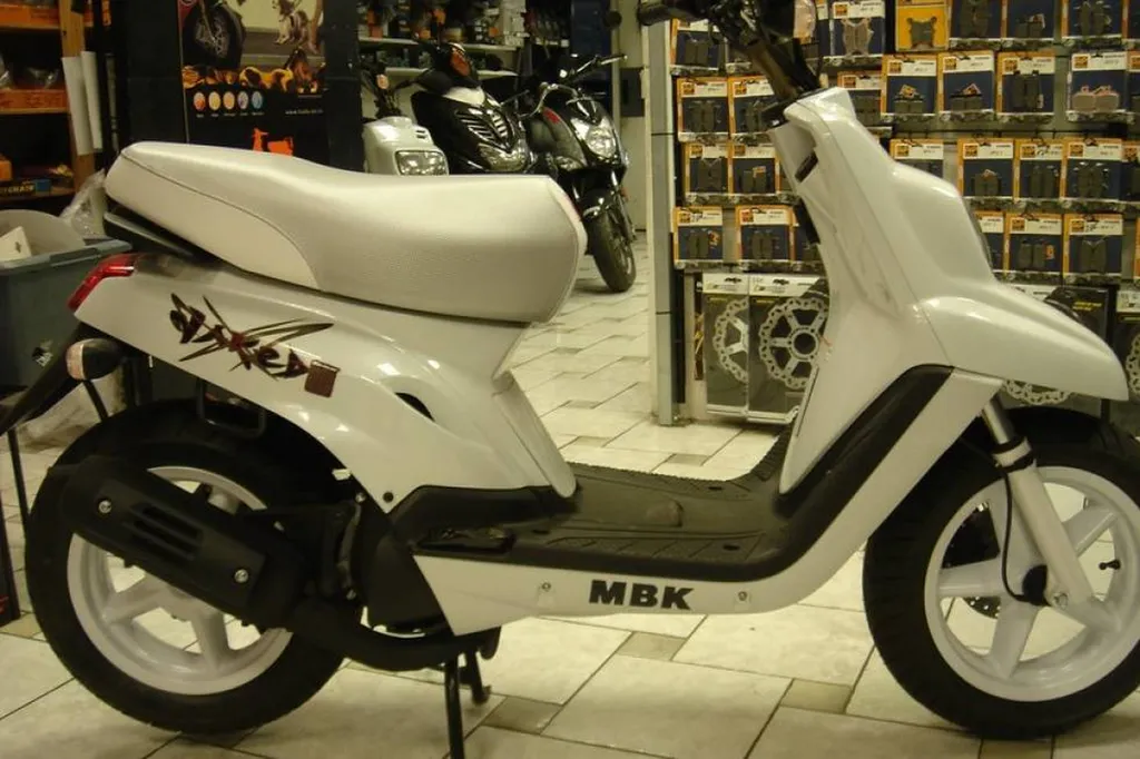 scooter neuf mbk booster naked promo la seyne sur mer sanary sur mer toulon paca var