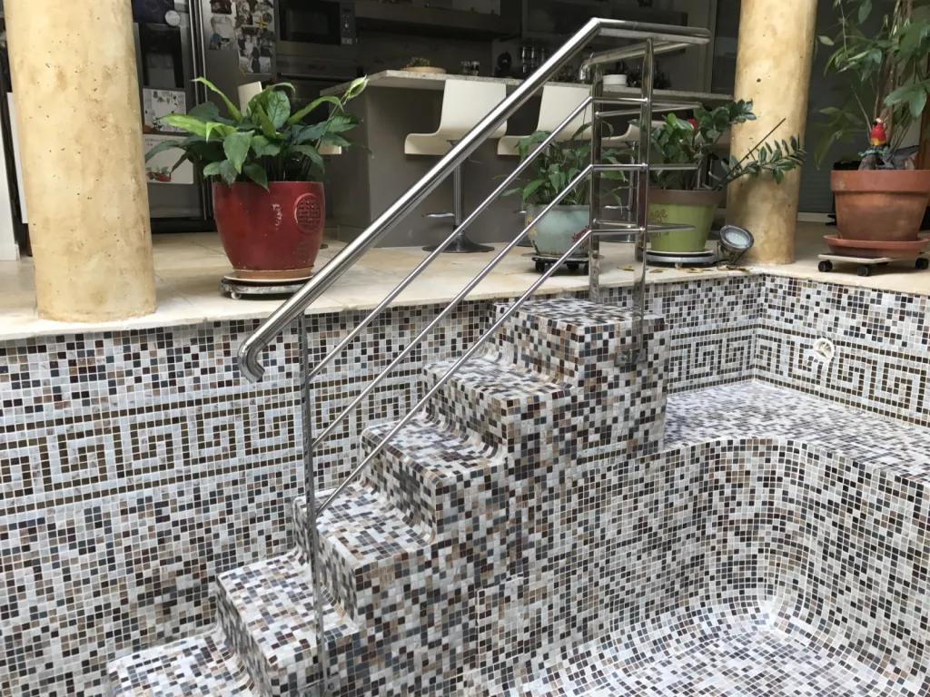 GARDE CORPS POUR SECURITE PISCINE EN INOX FABRIQUE SUR MESURE CABRIES PLAN DE CAMPAGNE 13
