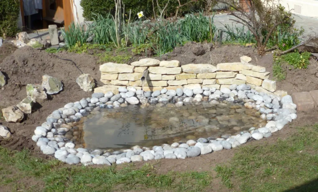 Petit point d'eau en cours de réalisation 