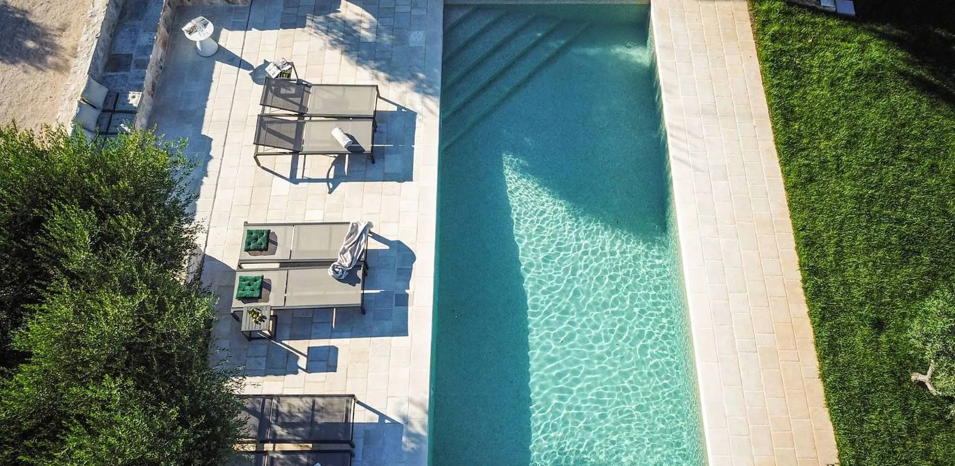 UNE PISCINE CHALEUREUSE - MOSAÏQUE SANDSTONE