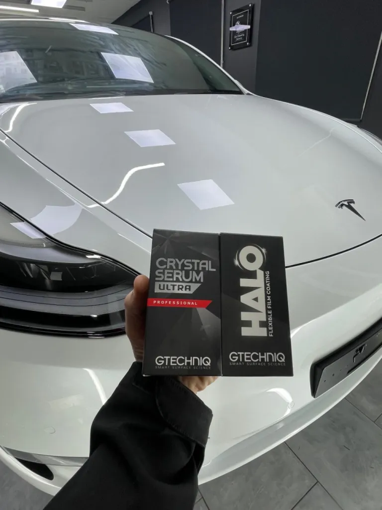 Traitement céramique Gtechniq Crystal Sérum Ultra Tesla Model Y à Vallauris 