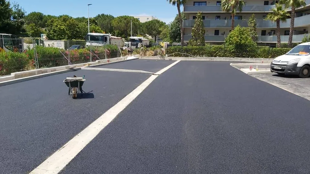 Spécialiste de l'application d'enrobé de bitume et de gravillonnage dans les Bouches du Rhône et le Var