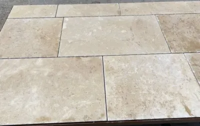 Pierre de Dordogne doré clair, Montagnac B1 foncé pour dallage intérieur et extérieur. Bordeaux