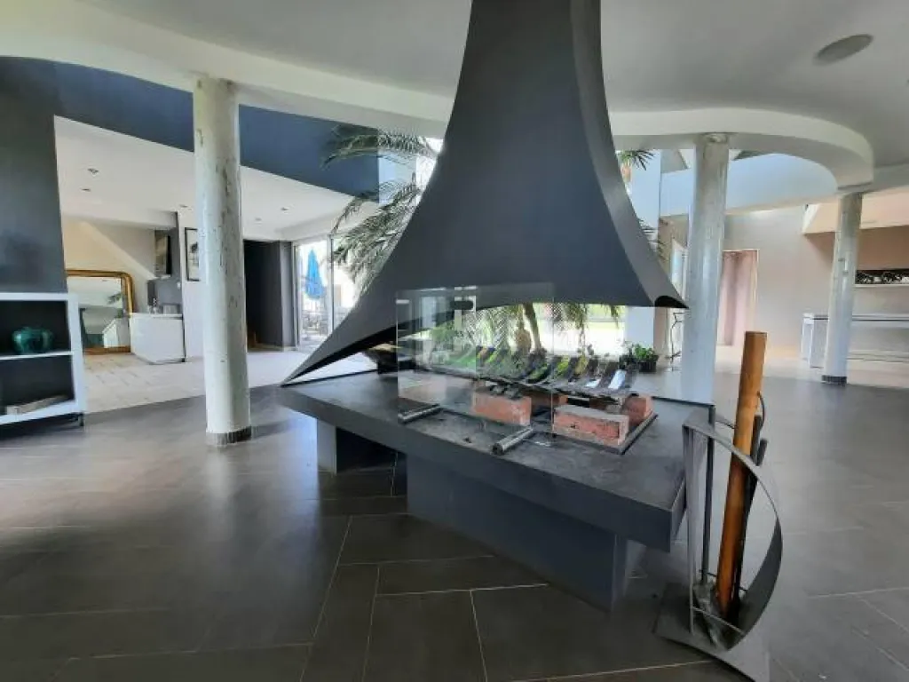 A saisir propriété équestre avec piscine édifiée sur 1.7 hectares de terrain sur la commune de EPINAY SUR DUCLAIR 76480