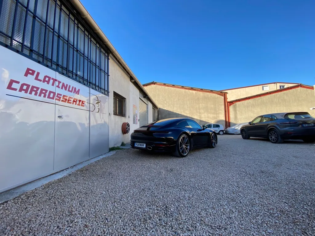 Réparation complète carrosserie Porsche 992 à Carnoux – Franchise offerte jusqu’à 300€ – Atelier haut de gamme près de Marseille et Cassis