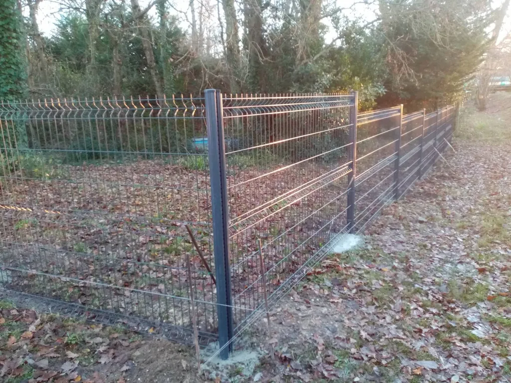 Fourniture et pose de clôture à Ambarès et Lagrave près de Bordeaux par l'équipe de Sud Ouest Environnement