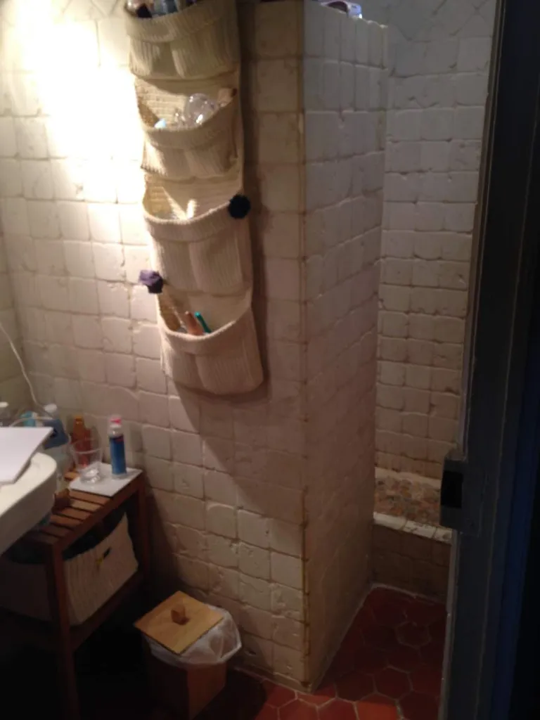 Salle de bains avant travaux - Rénovation d'une salle de bains à Salon de provence 13300