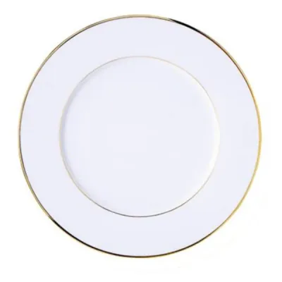 Assiettes raffinées en porcelaine avec liseré or à louer pour repas de réception de mariage à Grimaud dans le 83