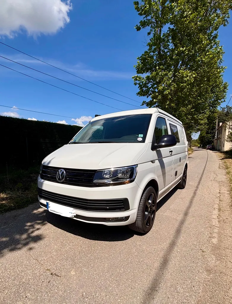 Location de véhicules de loisirs type van ou fourgon aménagé entre Nîmes et Montpellier en région Occitanie