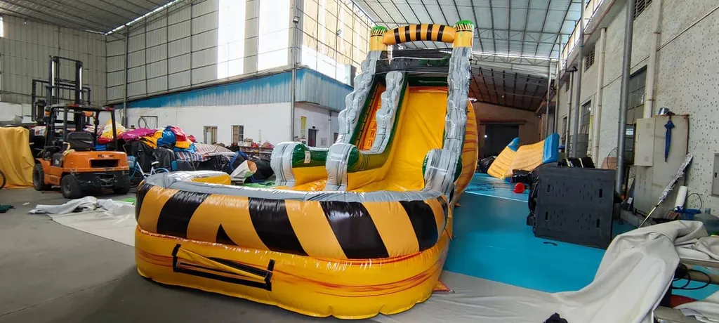 Toboggan gonflable Toxic