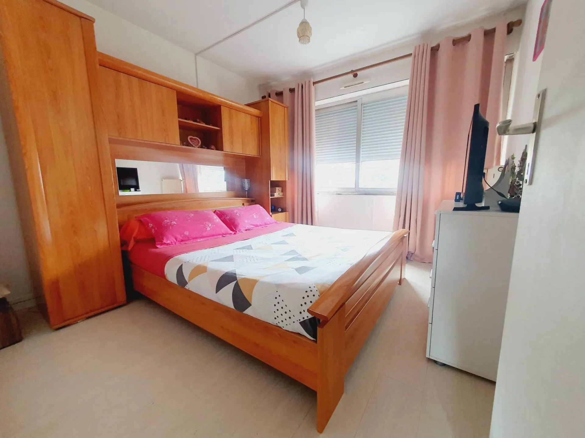 Appartement à vendre 3 pièces ST PRIEST REVAISON avec balcon cave et parking