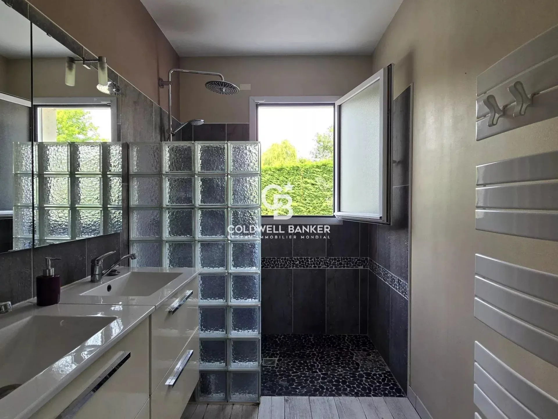 acheter une maison avec coldwellbankervalproperty - maineprestige