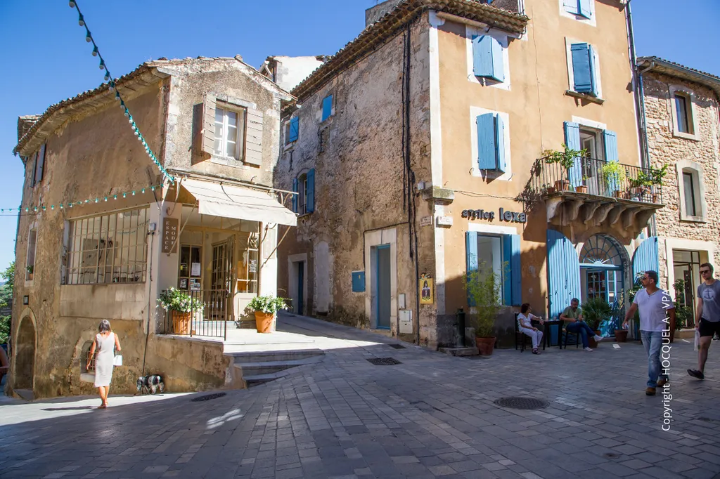 Discover Ménerbes, a Timeless Luberon Village of Art, Truffles, Wine and Authentic Provençal Charm