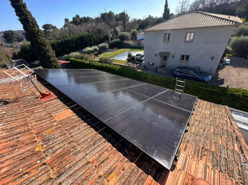 Installation sur mesure de panneaux solaire Dualsun avec raccordement de vente du surplus 