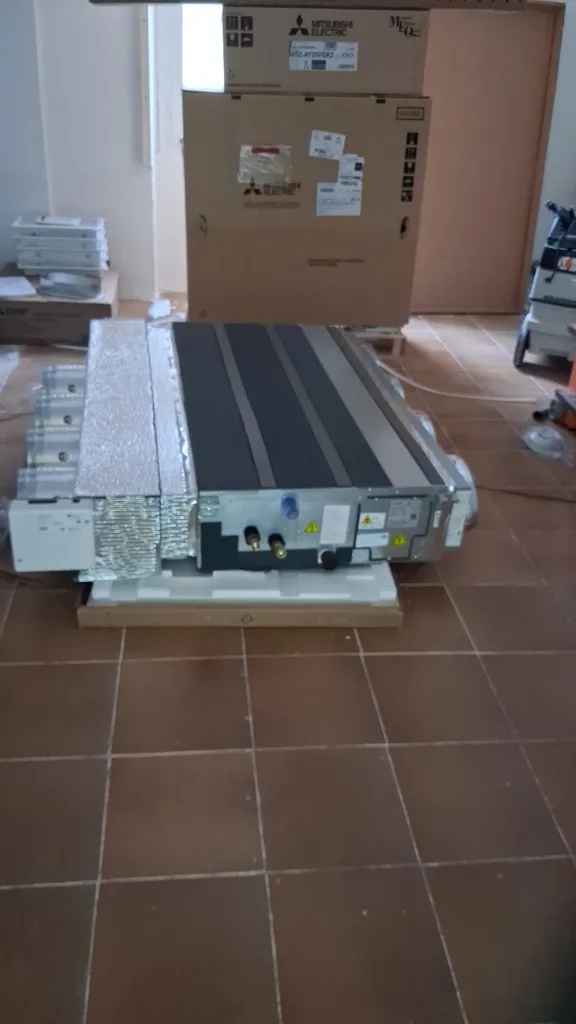 Pose d'une pompe à chaleur air/air gainable par ARC 31 à Toulouse