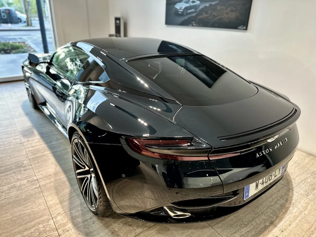 film plastique protection carrosserie film PPF Lyon traitement céramique DETAILING carosserie Aston Martin DB12 