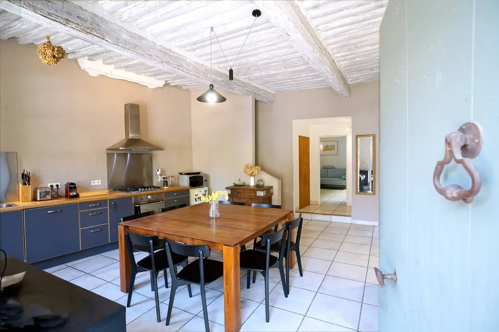 Vente - Velleron, Maison de village avec cour intérieure au coeur du centre historique