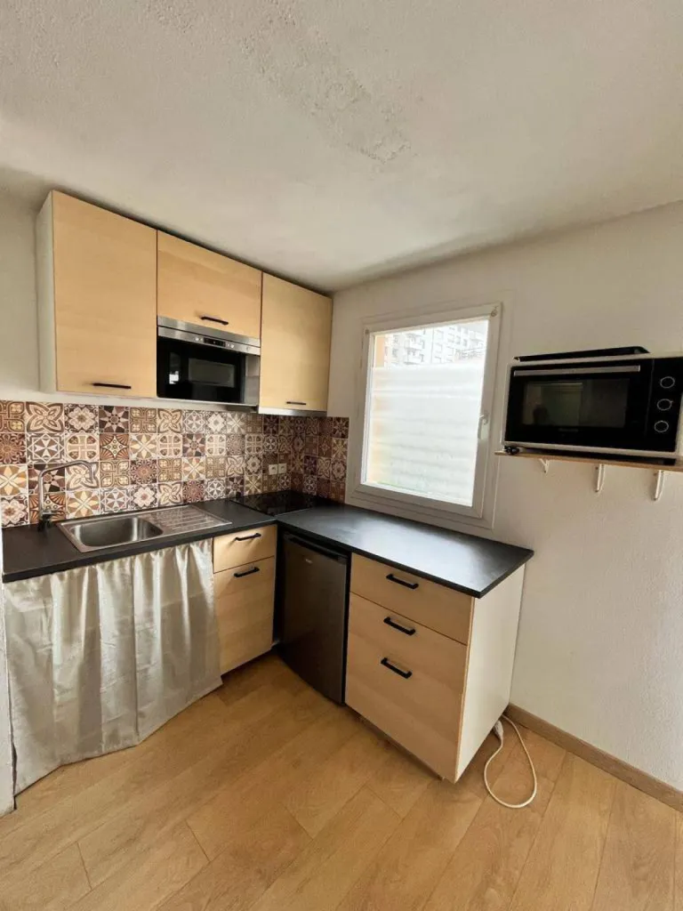 Appartement disposant d'un balcon et d'une place de parking