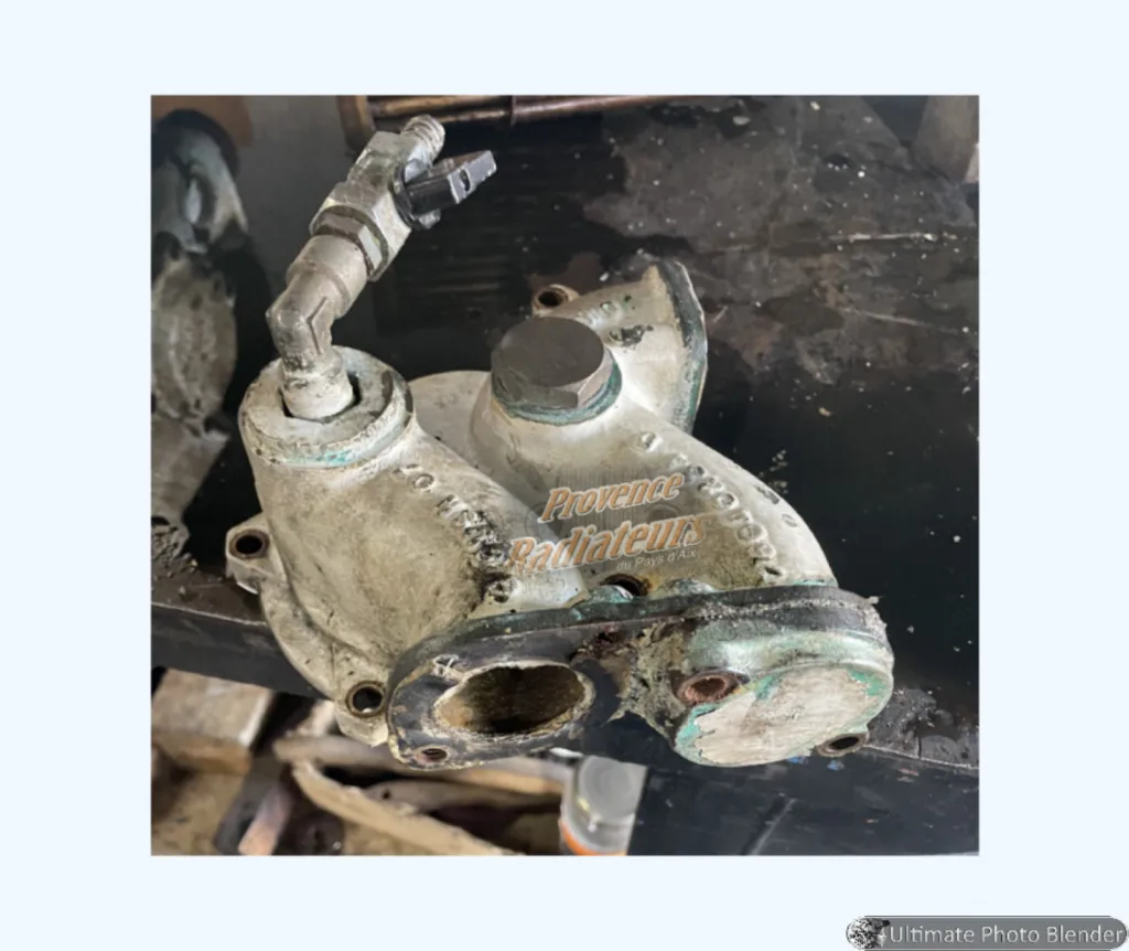 Nettoyage de sortie coudée échangeur d'huile marin à Marseille.