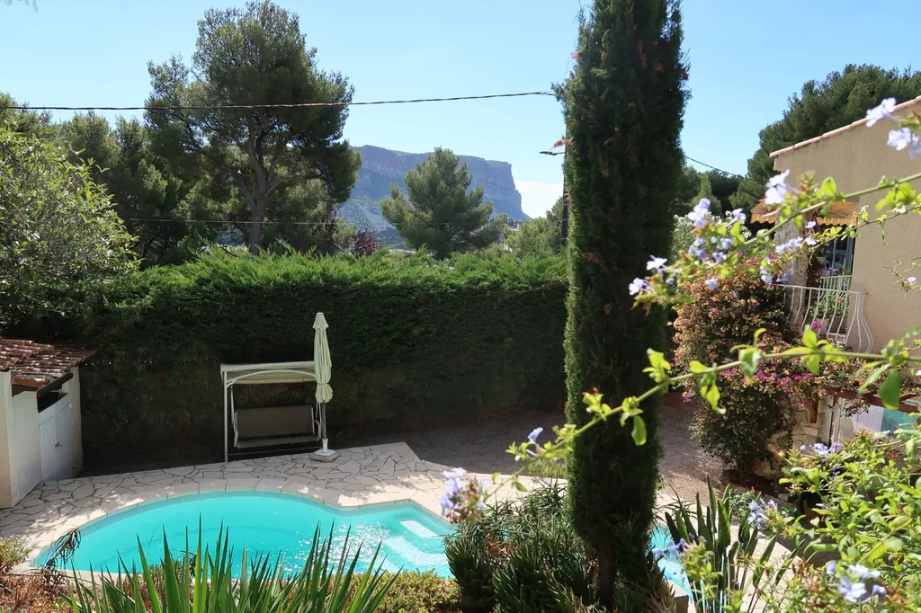 Maison Cassis à proximité immédiate du centre, avec piscine et garage 