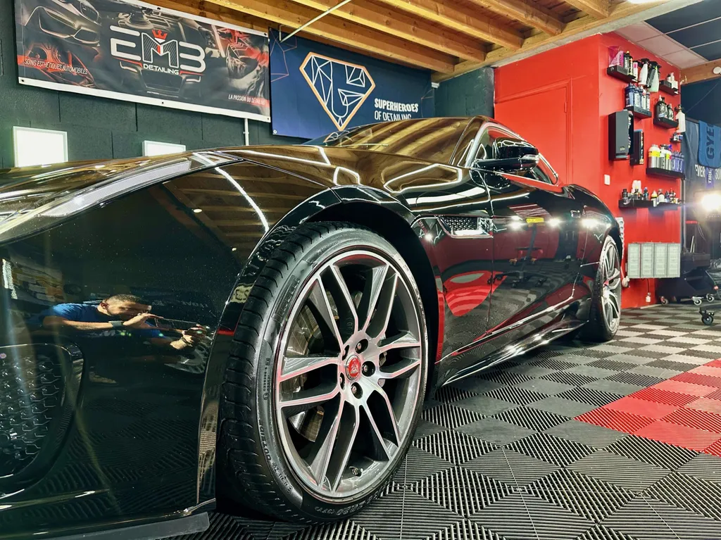 specialiste du traitement céramique sur Lyon detailing jaguar F-Type