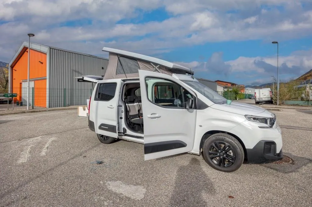 Pose de toit relevable pour Berlingo et Rifter Long à Lyon : installation par spécialiste dans le Rhône