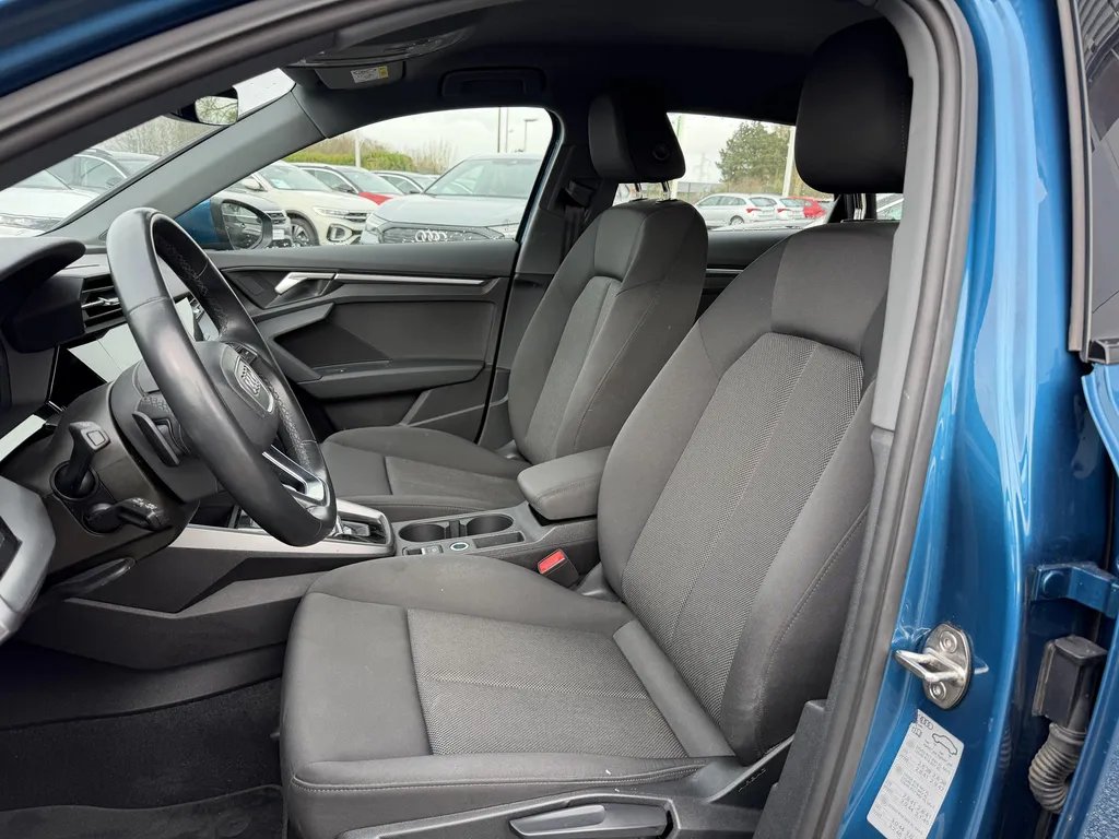 Audi A3 Sportback hybride occasion proche Rouen : Berline premium 204 ch disponible chez votre concessionnaire à La Frénaye, Seine-Maritime