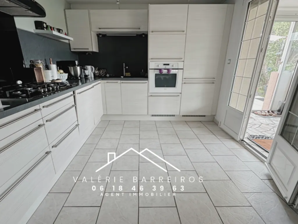 A vendre, belle et grande maison au calme sur la commune d'ELBEUF  LA LONDE  76500