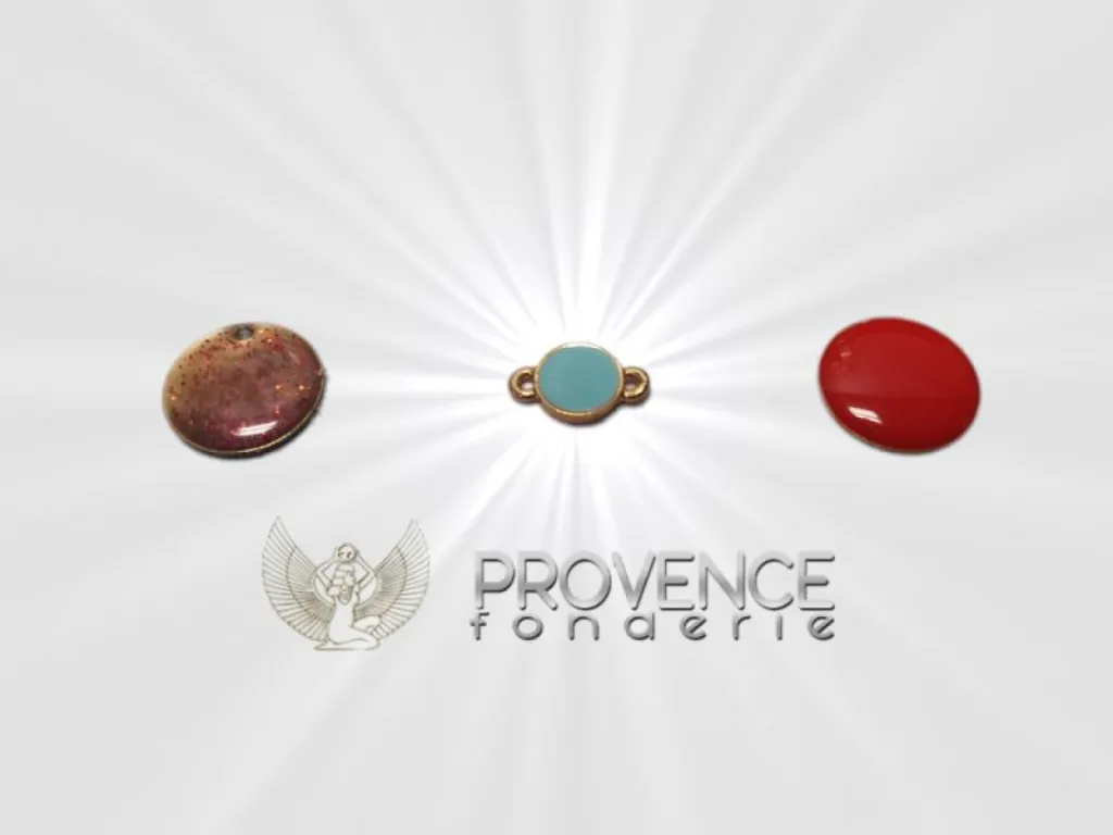 Émaillage opaques, transparentes et pailletés.