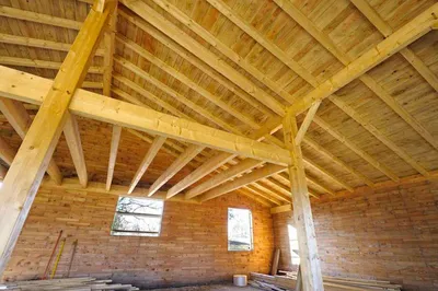 Travaux de charpente dans toute l'Occitanie par un charpentier expert en rénovation et structure bois durable, locale et professionnelle