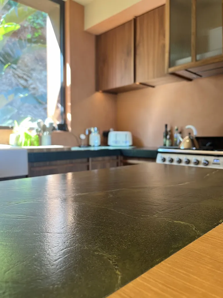 Stone Concept quartzite veinage cuisine architecte La Croix Valmer