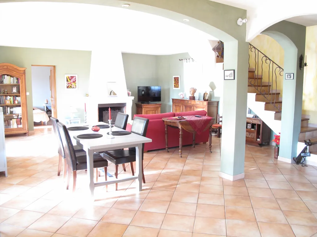 Villa à vendre 5 Cassis en bon état, avec terrasse, piscine et garage