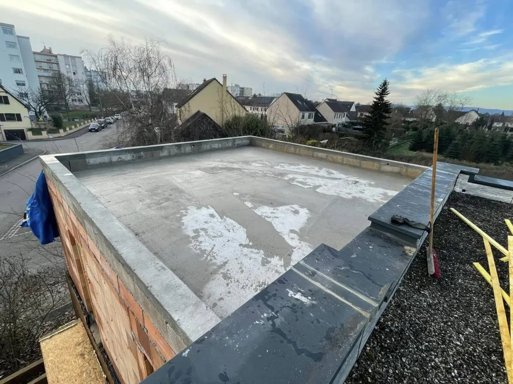 Étanchéité de Toiture Terrasse à Haguenau : Pose de Pare-Vapeur, Isolation Thermique et Gravillonnage dans le Bas-Rhin