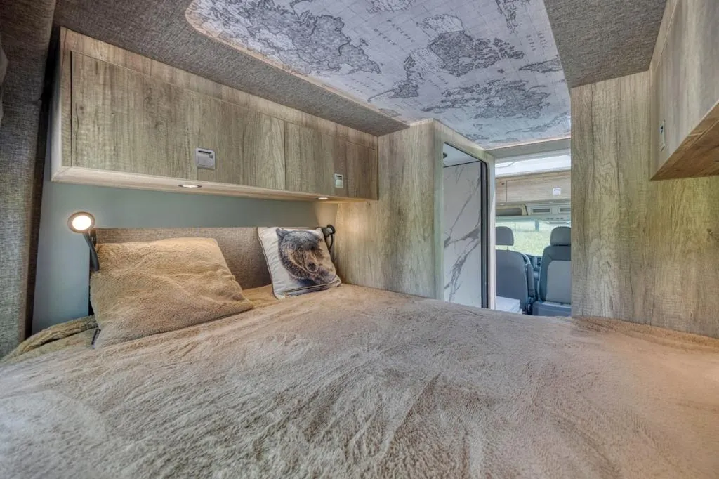 Spécialiste aménagement fourgon MAN TGE 4x4 à Grenoble : transformation van sur-mesure en Isère