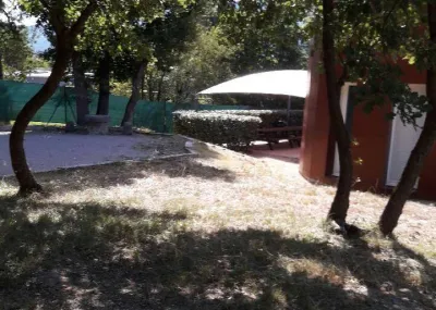 Travaux de débroussaillage dans les Bouches du Rhone