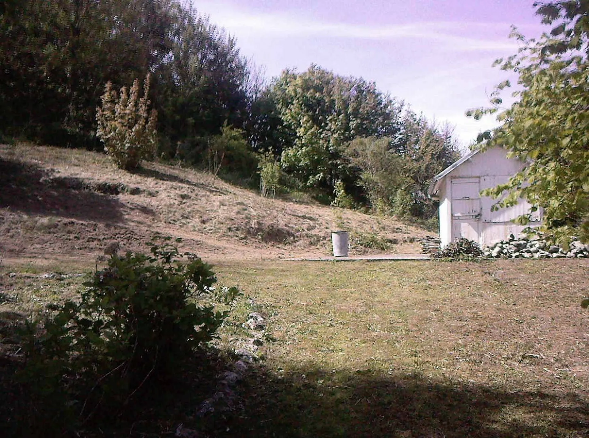 Investissement foncier en Normandie : Terrain à aménager : Terrain à viabiliser, offrant un excellent potentiel.