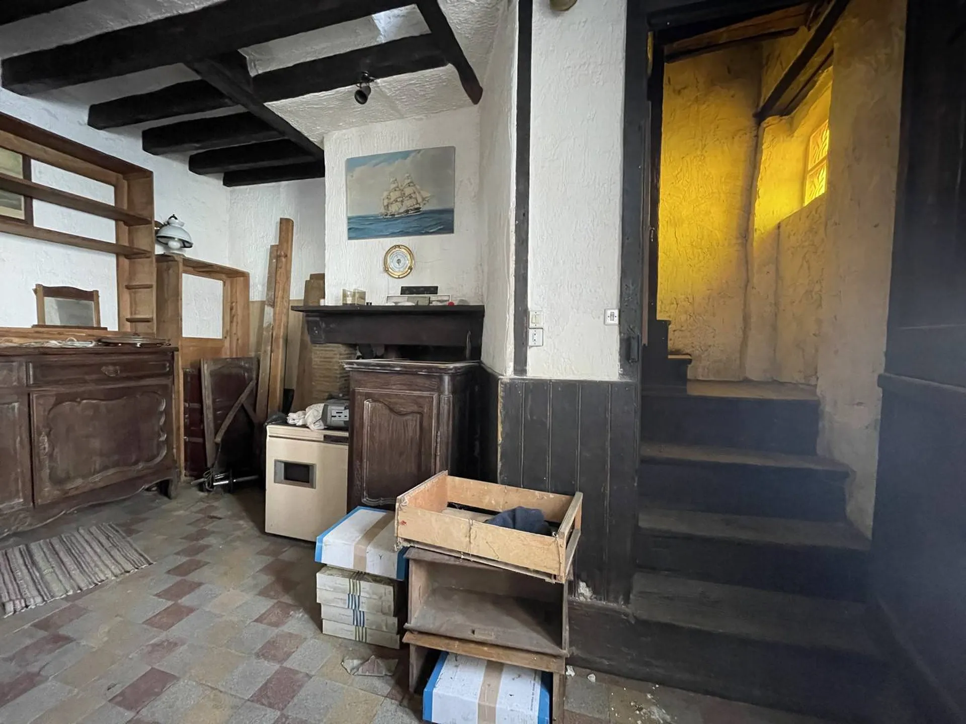 VENDU Maison de pêcheur en pierre et silex, mitoyenne et à rénover, d'environ 60m² sur 3 niveaux.  proche centre ville de Dieppe