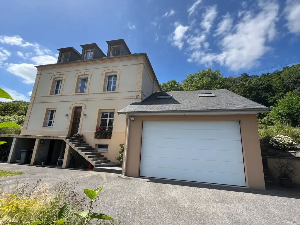 Belle maison de caractère offrant de beaux volumes située à Lillebonne - Idéal pour famille nombreuse