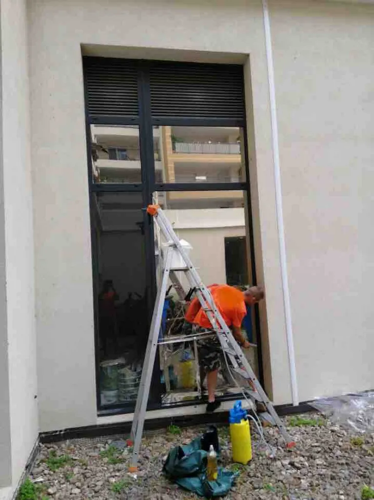 Pose de film miroir sans tain anti vis à vis à Marseille 13000