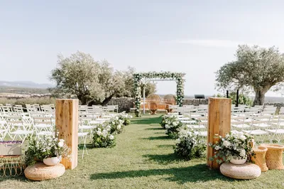 organisation d'une ceremonie chic sous les oliviers en provence