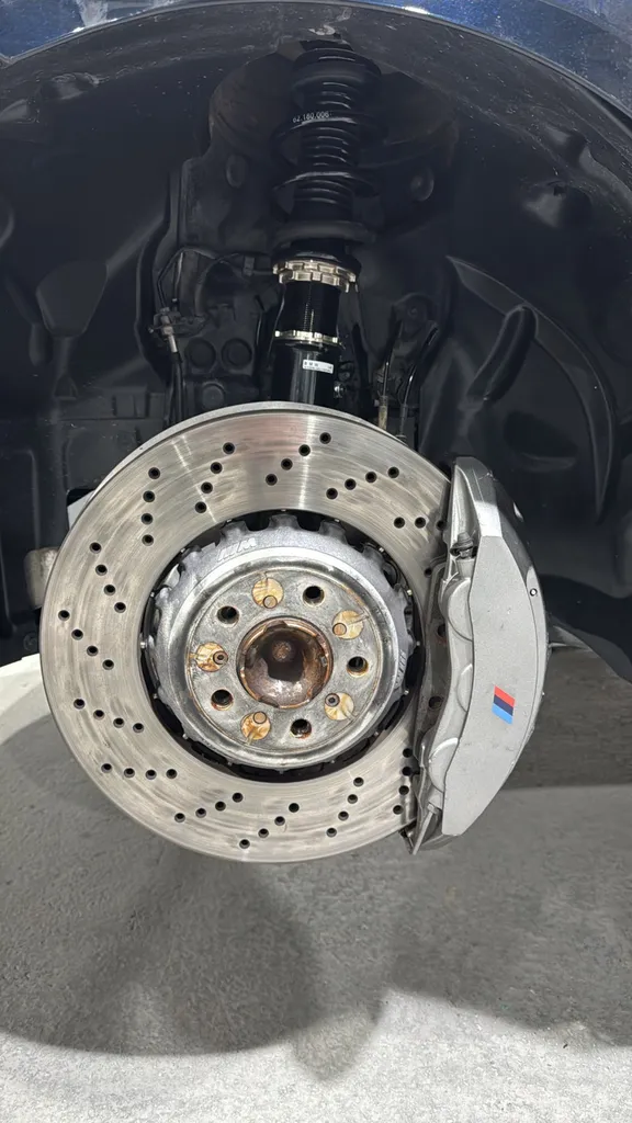Préparation esthétique et performance sur BMW M3 Competition dans notre atelier à Carnoux proche de Aubagne