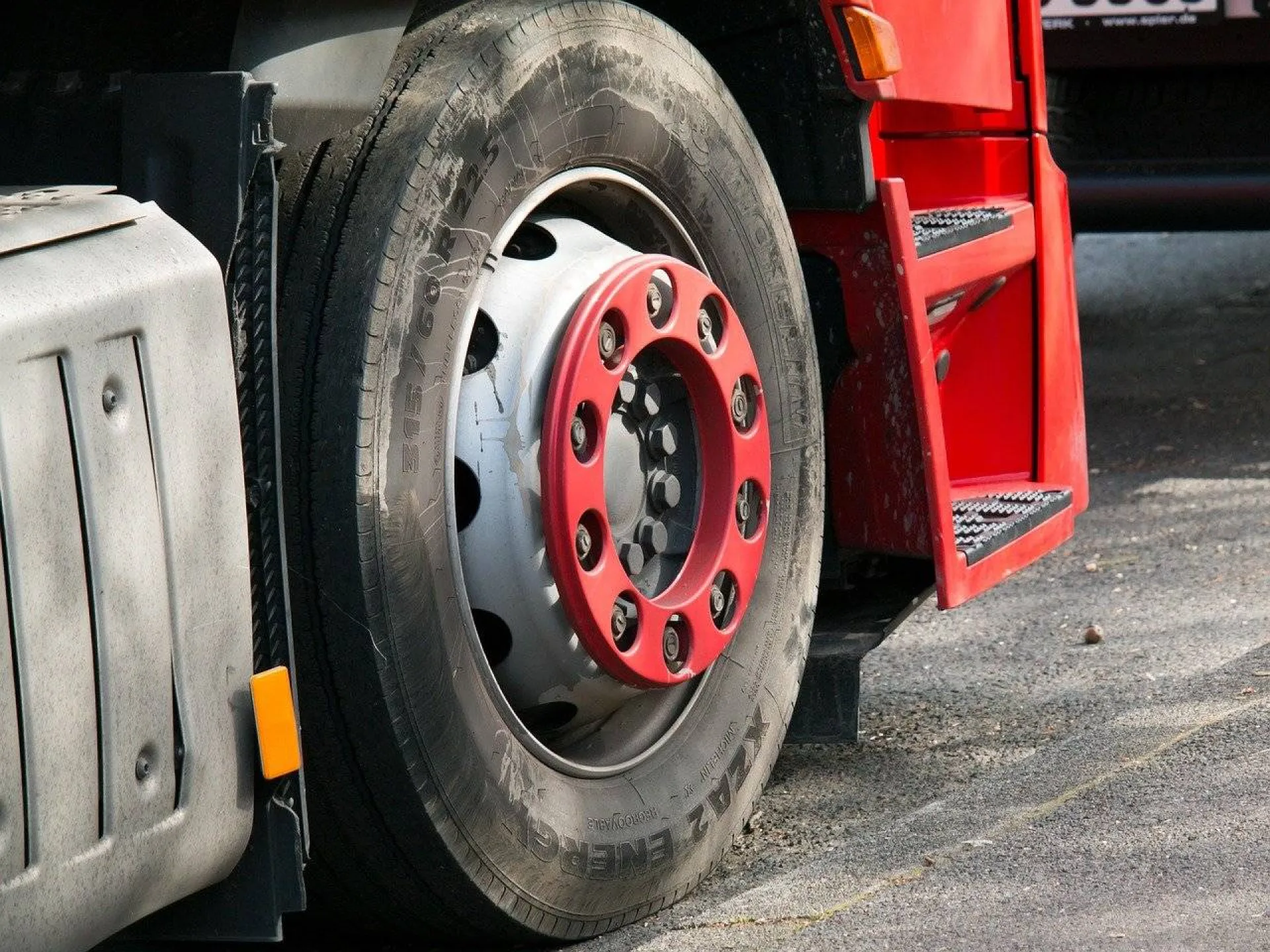 REVS spécialiste de la réparation mécanique pour poids lourds à Yvrac