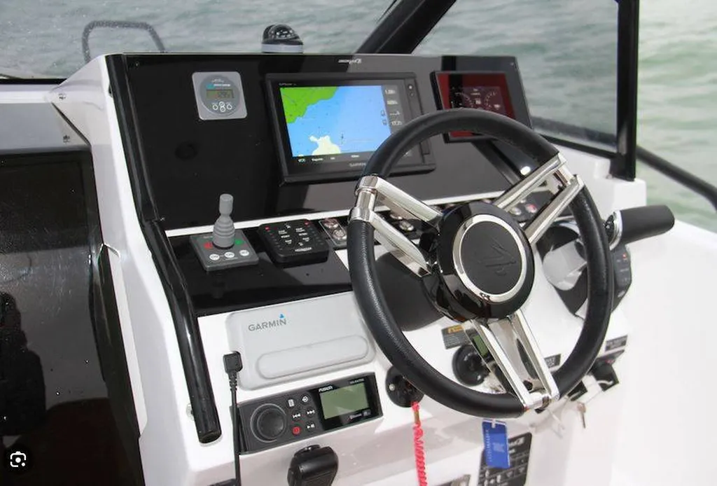 Bateau habitable 7 personnes 28 WA Dromeas à Bandol