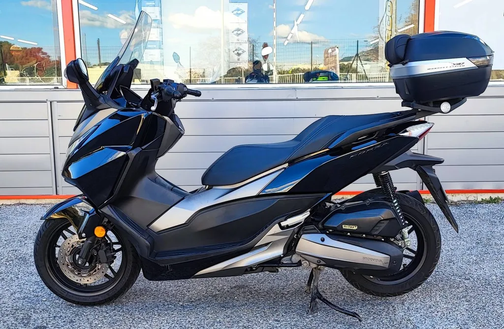 SCOOTER OCCASION HONDA FORZA 125 DU 05/2018 AVEC 30100 KM